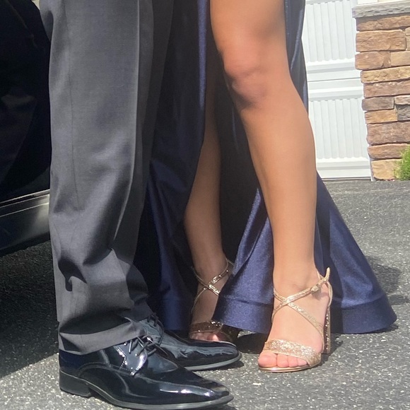 Sparkly Gold Heels - Picture 4 of 8